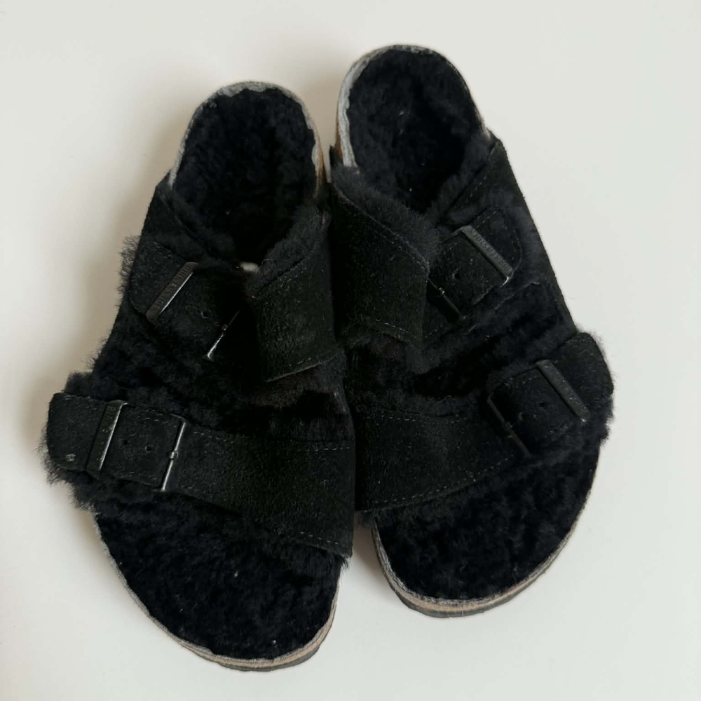 Birkenstock Womens  Black Fuzzy Slippers